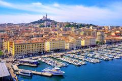 Acheter un bien à Marseille coûte quasiment trois fois moins cher qu’à Paris. © Getty Images