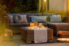 terrasse avec salon illuminé