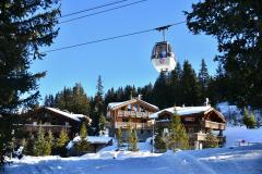 Vue sur une station de montagne en altitude