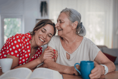 Vous souhaitez faire don de votre maison à vos petits-enfants ? Voilà tout ce qu'il faut savoir. © South_agency - Getty images