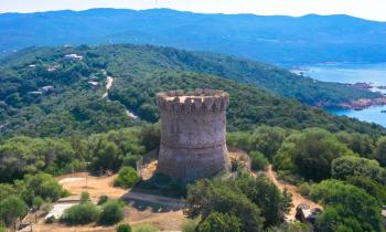 Dormir dans une tour génoise en Corse