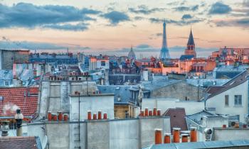 Paysage urbain de Paris au lever du soleil