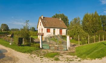 Les maisons individuelles de moins de 50 mètres carrés ne sont pas soumises au DPE. © fotoVoyager - Getty Images