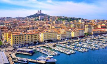 Acheter un bien à Marseille coûte quasiment trois fois moins cher qu’à Paris. © Getty Images