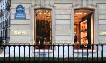façade d'un magasin de l'Avenue Montaigne à Paris.