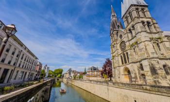 Ville de Châlons-en-Champagne et sa cathédrale.