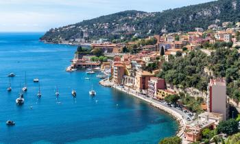 vue sur plage de la cote d'Azur