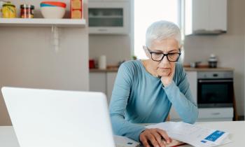 Régularisation des charges du locataire : la liste des charges récupérables est fixée par décret. © PixelsEffect - Getty Images