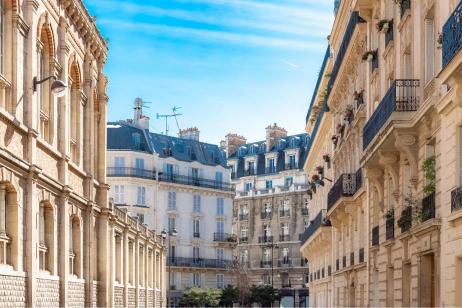 La série Emily in Paris fait flamber les recherches immobilières à Paris