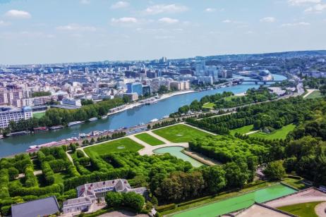 À Saint-Cloud (Hauts-de-Seine), les prix des appartements ont reculé de -8,5 % sur 1 an. © Fotofantastika - Getty Images