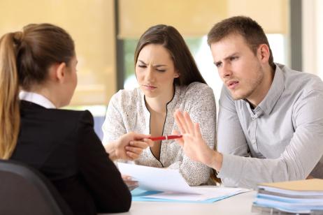 Un client qui refuse de suivre vos conseils professionnels sont des motifs légitimes pour refuser de travailler avec lui. © Getty Images