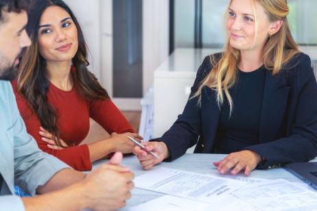 Mandat de vente immobilier : lequel choisir ? © courtneyk - Getty Images