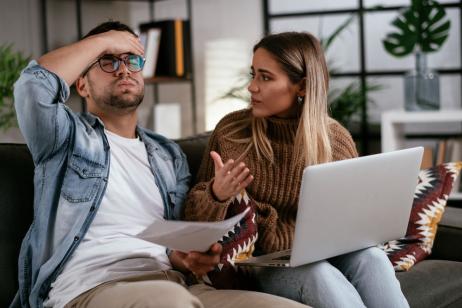 Couple inquiet se demande comment annuler légalement leur compromis de vente