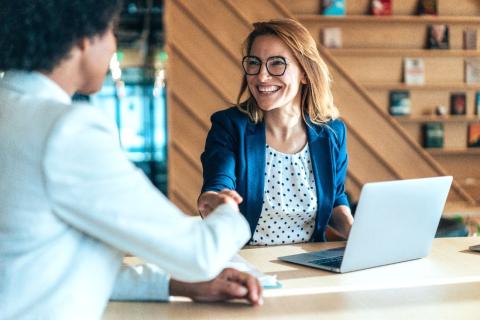 Le notaire est un officier public. Son statut autorise à authentifier les actes qui se déroulent dans son bureau. 