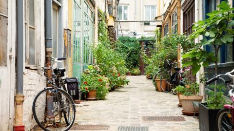 Cours intérieure d'un immeuble parisien