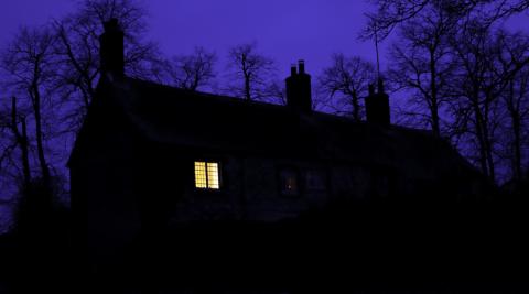 Maison dans la nuit