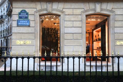 façade d'un magasin de l'Avenue Montaigne à Paris.