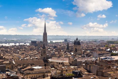 Une ville comme Le Mans affiche des prix au mètre carré inférieurs à 3 000 €. © Getty Images