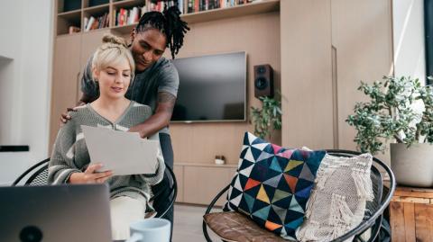 Changer d'assurance emprunteur peut vous permettre de réaliser des économies importantes. © kate_sept2004 - Getty images