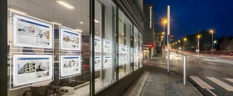 vitrine_agence_nuit_hero vitrine_agence_nuit_hero