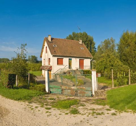 Les maisons individuelles de moins de 50 mètres carrés ne sont pas soumises au DPE. © fotoVoyager - Getty Images