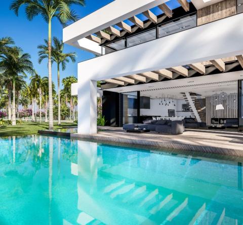Vue sur villa de luxe avec piscine