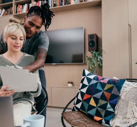 Changer d'assurance emprunteur peut vous permettre de réaliser des économies importantes. © kate_sept2004 - Getty images