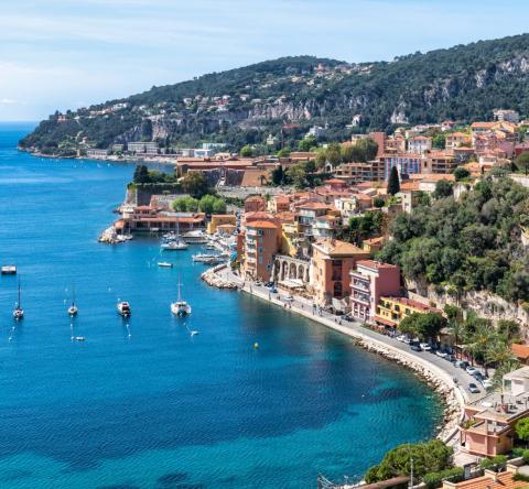 vue sur plage de la cote d'Azur