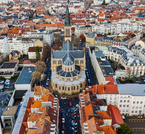 À Mulhouse, métropole la moins chère de France, il est possible d’acheter 186 m² avec un budget de 250 000 €. © Guven Ozdemir – Getty Images